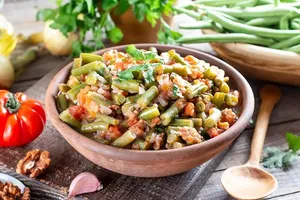 طرز تهیه سالاد قفقازی با لوبیا سبز