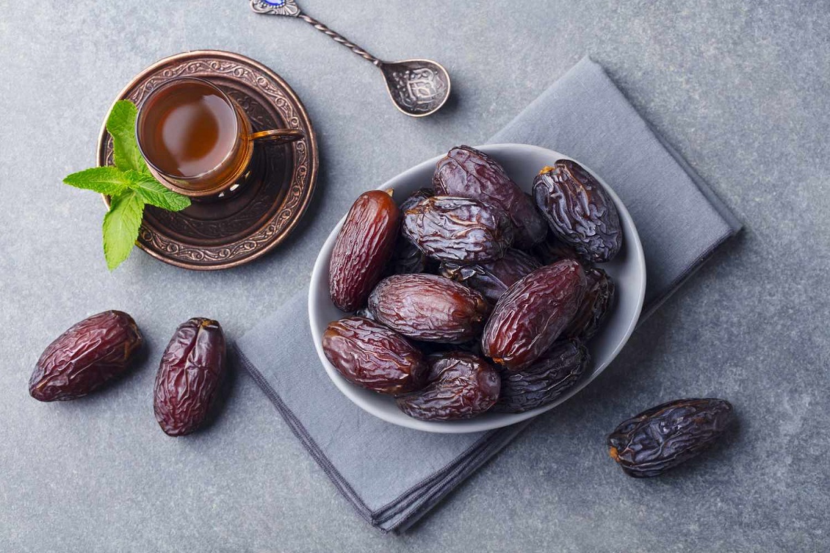 یک کاسه خرما