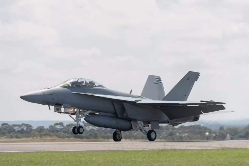 مقایسه Eurofighter Typhoon با جنگنده‌های آمریکایی F-15, F-16, و F/A-18