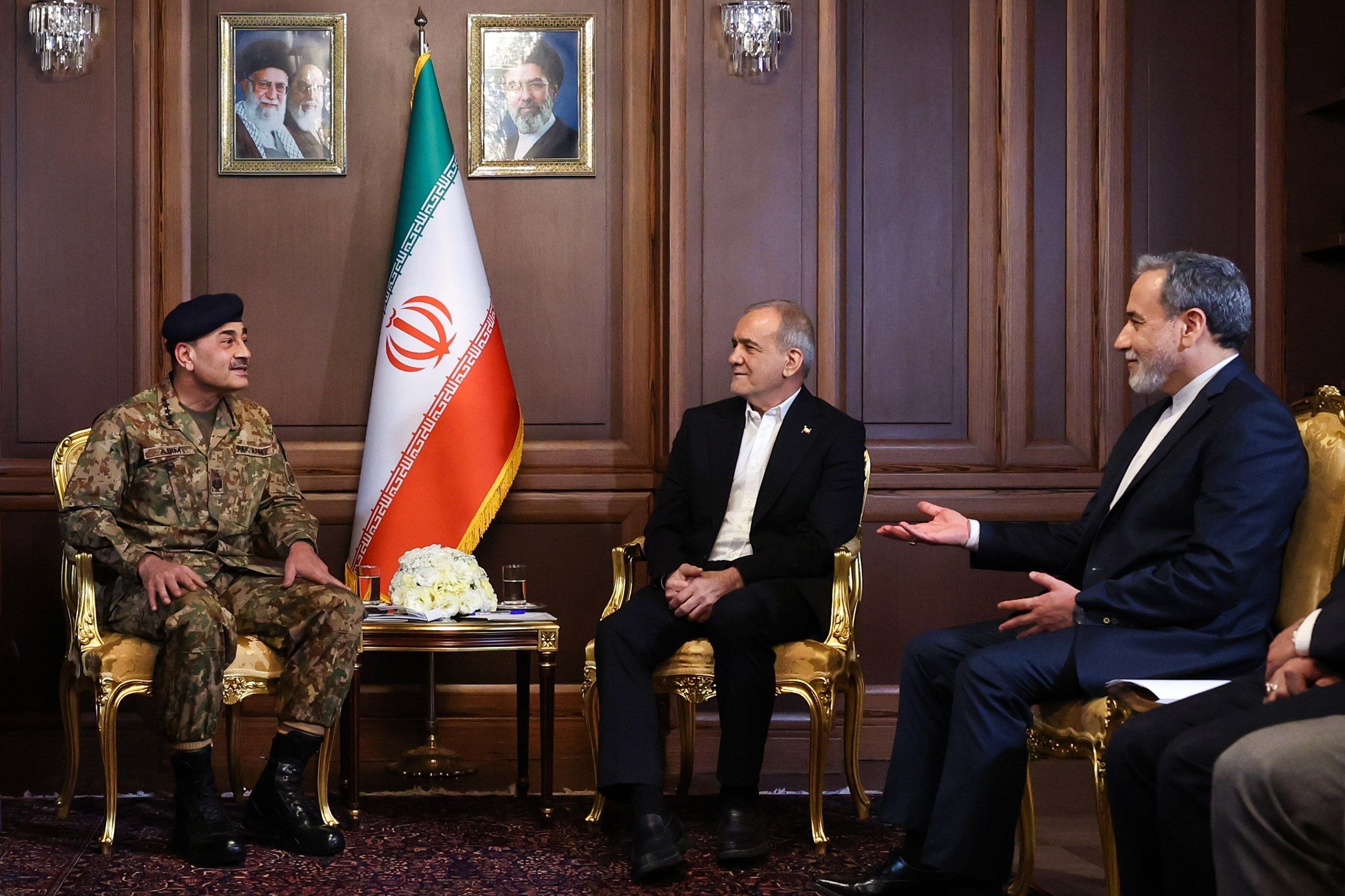 پزشکیان: در دیدار فرمانده ارتش پاکستان: ایران به‌دنبال صلح، ثبات و روابط برادرانه در منطقه است