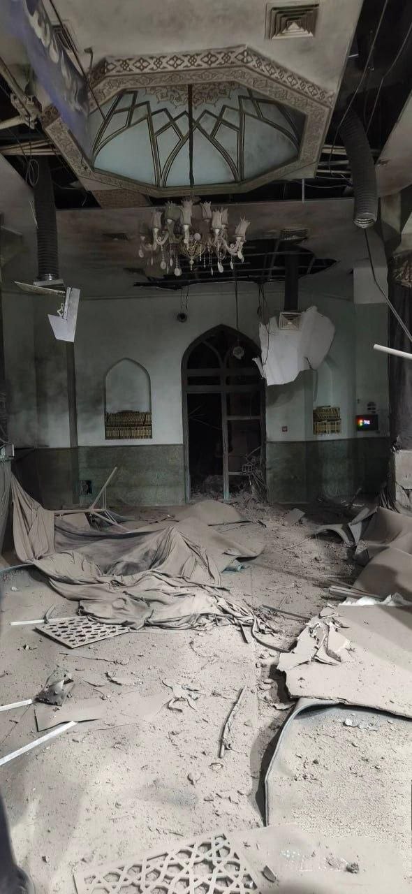 مسجد دانشگاه شریف پس از حمله دشمن