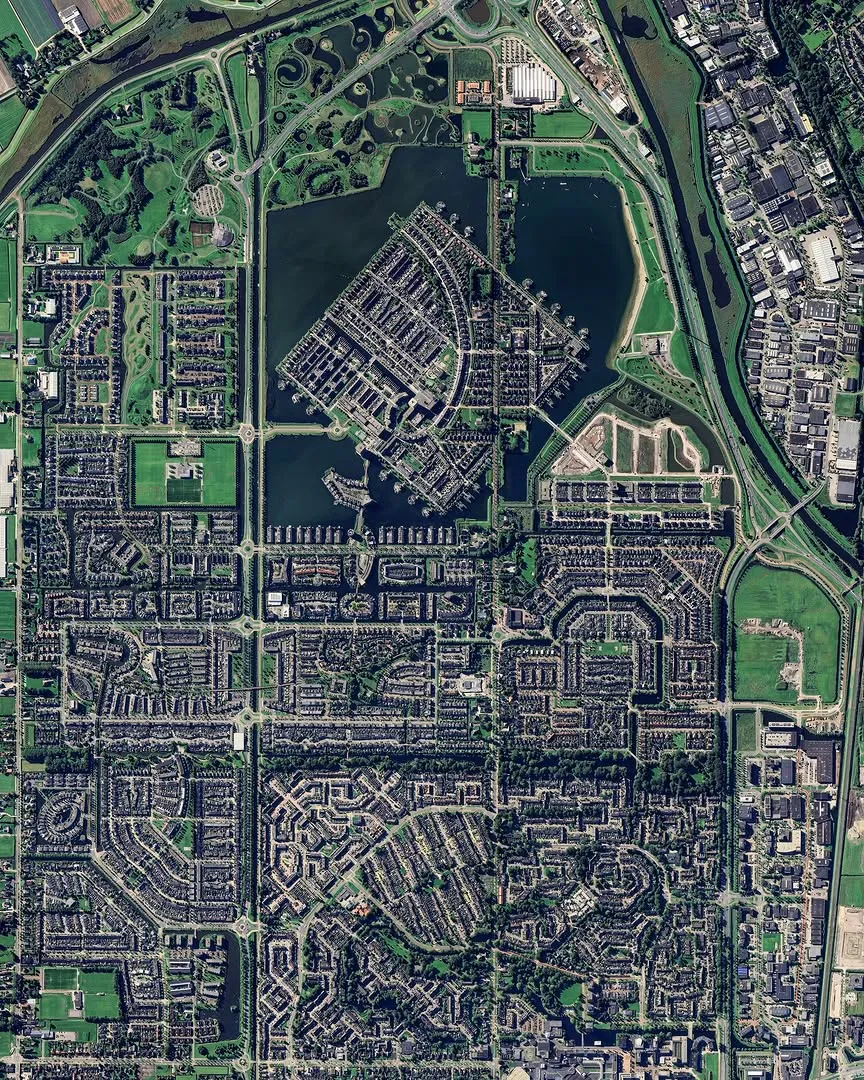152556