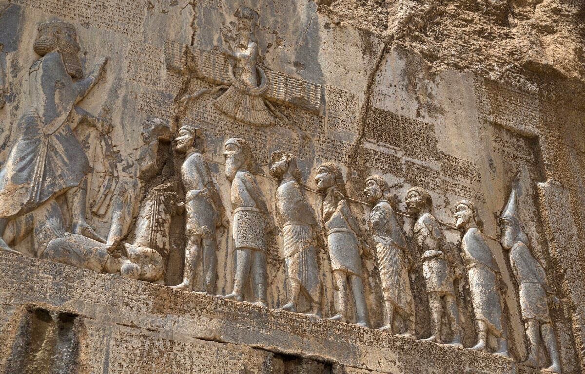 نقش‌برجسته‌ پیروزی داریوش، کتیبه بیستون، حدود ۵۲۲ تا ۴۸۶ پیش از میلاد،
