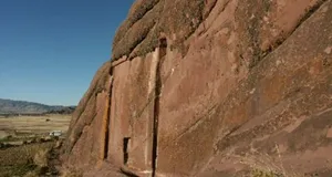 دروازه خدایان در پرو: سنگی که شبیه یک پورتال به دنیای دیگر است (+عکس)