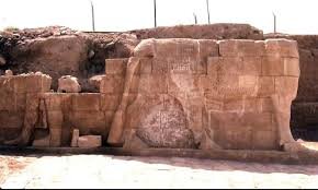 سازه اسرارآمیزی که پس از ۲۷۰۰ سال از دل خاک بیابان بیرون آمد