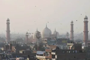 فستیوال جذاب بسنت در لاهور پاکستان/ وقتی بادبادک ها آدم می کشند