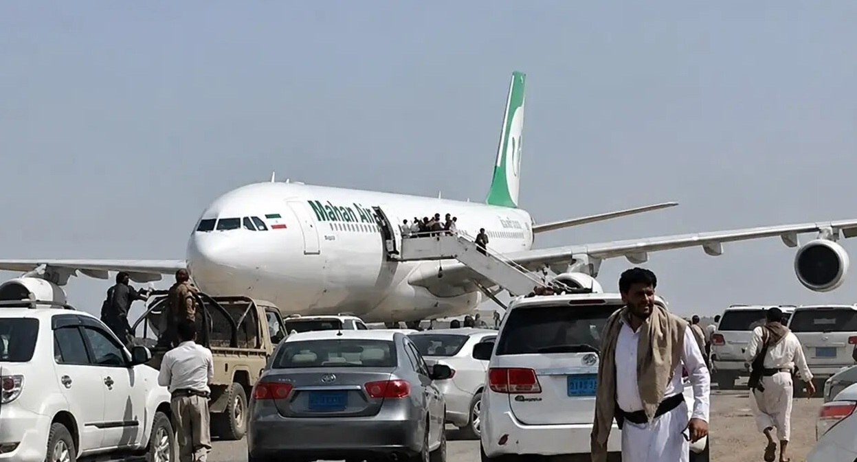 هواپیمای ماهان در فرودگاه الحدیده یمن