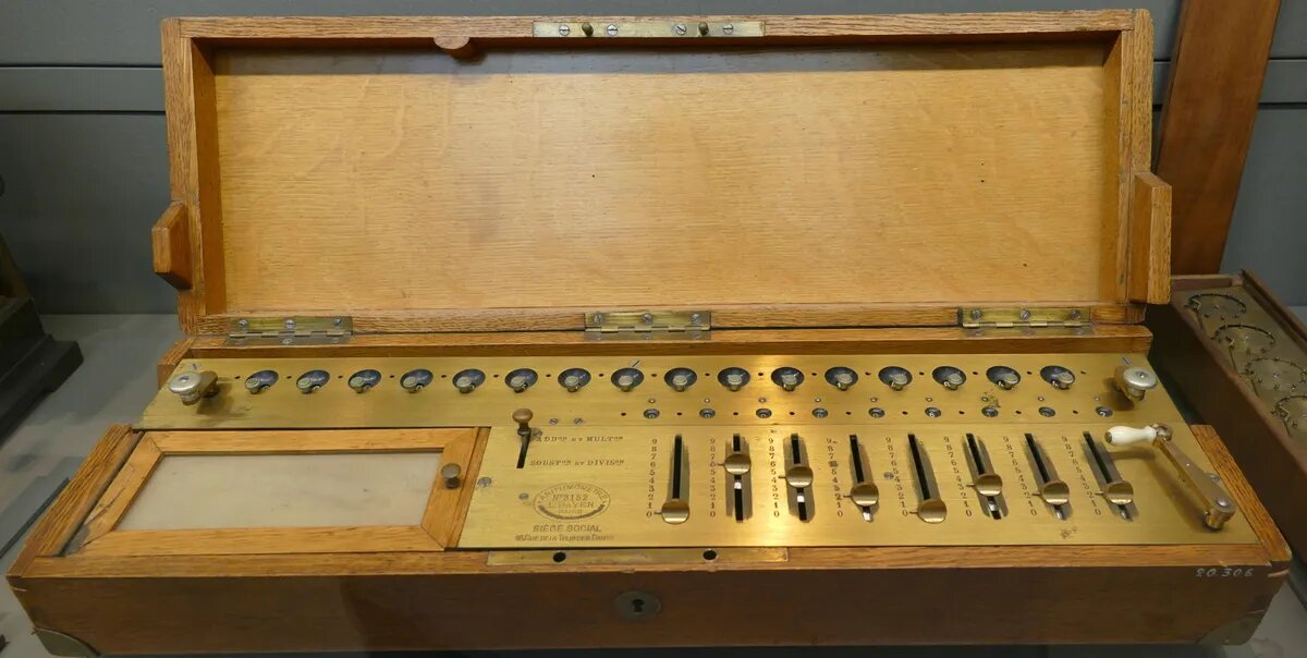 آریتمومتر (Arithmometer)