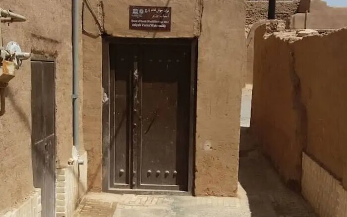 از بدو ورود به آسیاب وزیر تا انتها ۴۰۰ متر پیاده‌روی دارد و ۱۲۰ پله با شیب ملایم ۱۲ سانتیمتری را تا محل قنات طی می‌کند. نورپردازی پایاب وزیر با لامپ ۱۲ ولت انجام شده است.