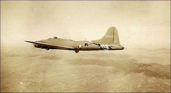 بمب افکن بوئینگ B-17F آسیب دیده بمب افکن بوئینگ B-17F آسیب دیده