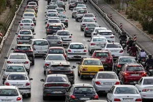 ترافیک سنگین در محورهای ورودی تهران/ مه‌گرفتگی در جاده‌های شمالی