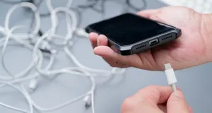 چرا سرعت شارژ گوشی بر حسب وات اندازه‌گیری می‌شود؟