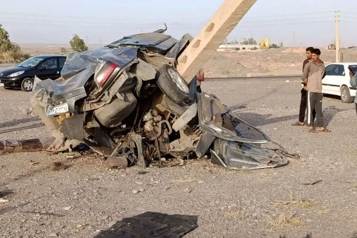 تصادف مرگبار پژو پارس با تیر برق