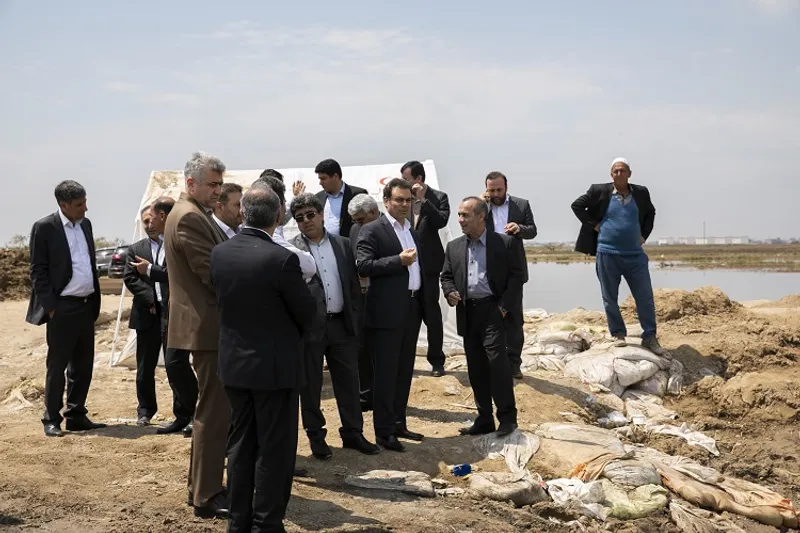 بازدید مدیرعامل بانک ملت از مناطق سیل زده استان گلستان