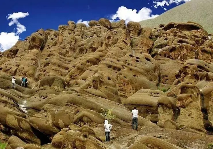 روستای وردیج و واریش؛ بام تهران و ارواح سنگی