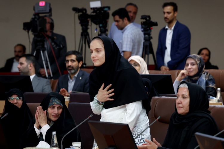 نشست فعالان زن با پزشکیان/ یک سر و گردن بالاتر از جلسات دیگر