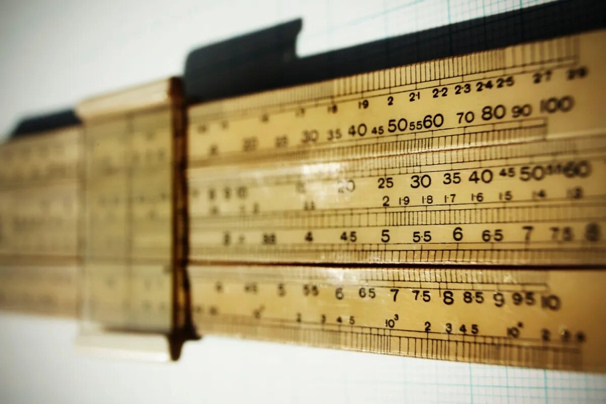 اختراع خط‌کش محاسبه (Slide Rule)