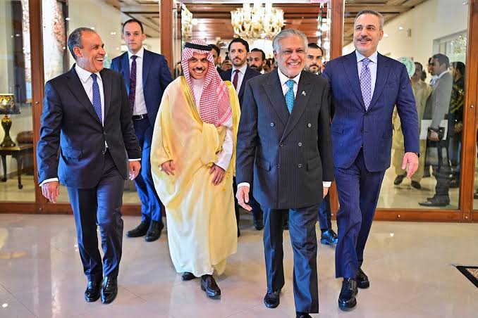 رویترز: میانجی ها ایران و آمریکا را به میز مذاکره برگرداندند