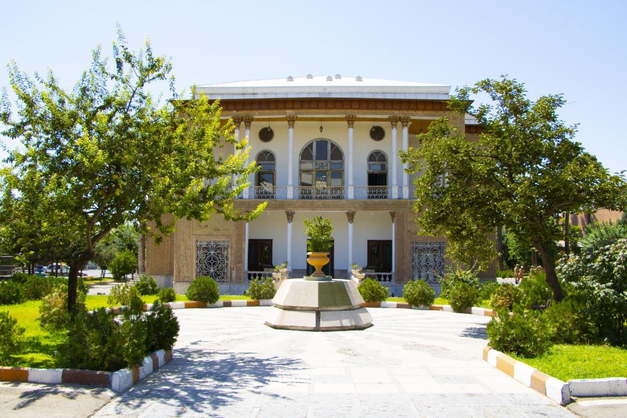 خان‌ نردینسکی  در چنگ پرستوی استالین/ نگین دانشگاه جنگ