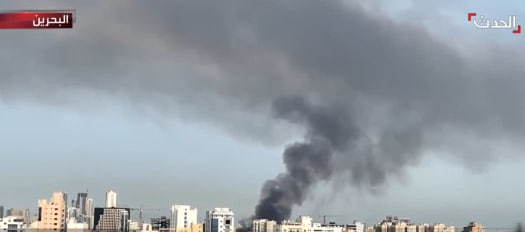 دود ناشی از حملات موشکی ایران به پایگاه امریکا در بحرین