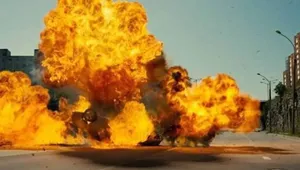 انفجار مهیب کپسول‌های گاز در نیشابور؛ مصدومیت راننده و هشدار آتش‌نشانی