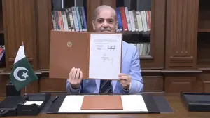 شهباز شریف هم به‌عنوان میانجی یادداشت تفاهم ایران و آمریکا را امضا کرد