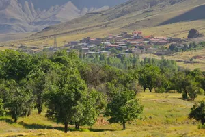 قاب‌هایی از دلیجان؛ شهر غارهای باستانی و دره‌های رنگین‌کمانی