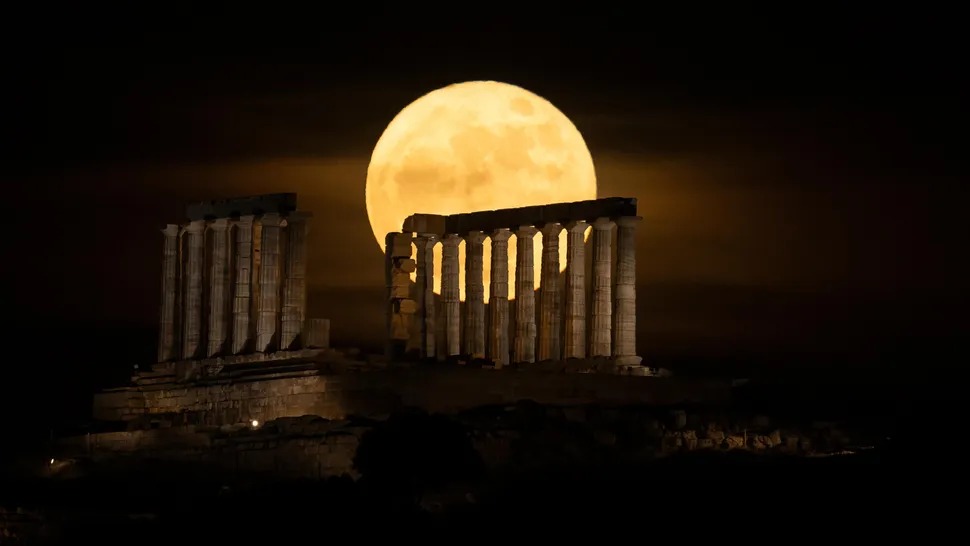 طلوع زیبای «ماه آبی»