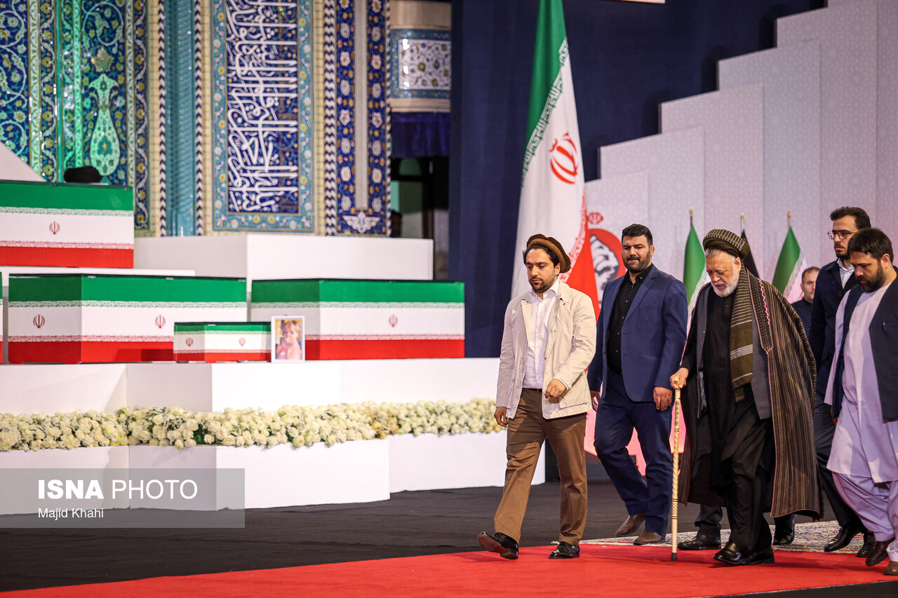 هیات جبهه مقاومت افغانستان در مراسم ادای احترام به رهبر شهید در مصلی - تهران