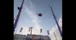 لحظه دلهره‌آور پاره شدن تسمه وسیله بازی در اسپانیا؛ ۴ نفر به شدت زخمی شدند