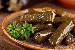 طرز تهیه دلمه برگ مو مرحله به مرحله با تمام نکات !