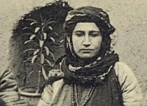 عکس یادگاری خانوادۀ یهودی در ایران عهد قاجار