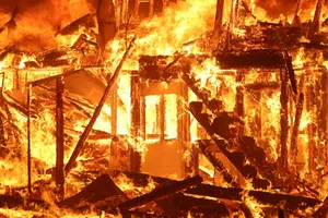 آتش سوزی گسترده یک کلیسا در بروکلین آمریکا