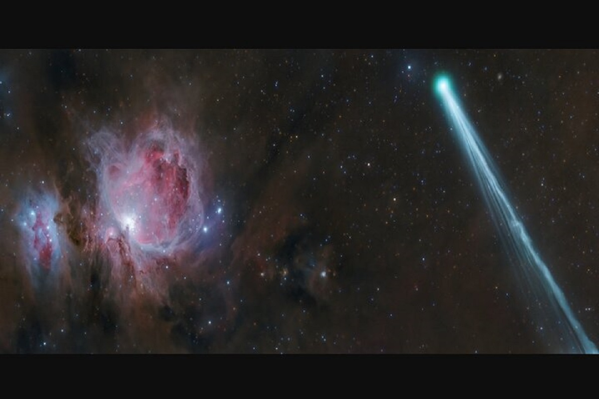 این عکس ترکیبی دنباله‌دار «R3 PanSTARRS» و «سحابی شکارچی»(Orion Nebula) را در کنار یکدیگر نشان می‌دهد.