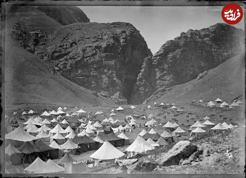 در اینجا تصویری از اردوی سلطنتی ناصرالدین شاه قاجار و همراهانش در منطقۀ تنگه واشی فیروزکوه را در حدود 130 سال قبل ملاحظه می‌کنید.