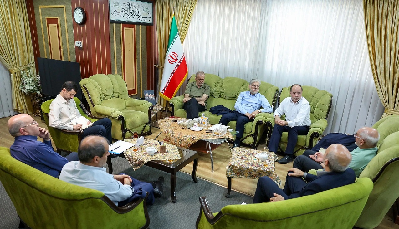 دو اتفاق کاملاً معمولی که مرا بُرد به سال های نه چندان دور: آستین کوتاه پزشکیان و ختم خواهر خاتمی!