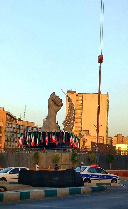 آنچه هنرمندان برای رهبر شهید نقش زدند