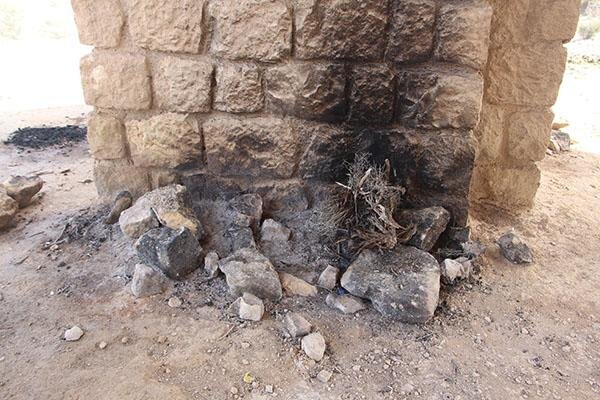سیاوش آریا می‌گوید در سه سال گذشته، بارها شاهد به آتش کشیدن پایه‌های آتشکده نقاره‌خانه فراشبند بوده است.