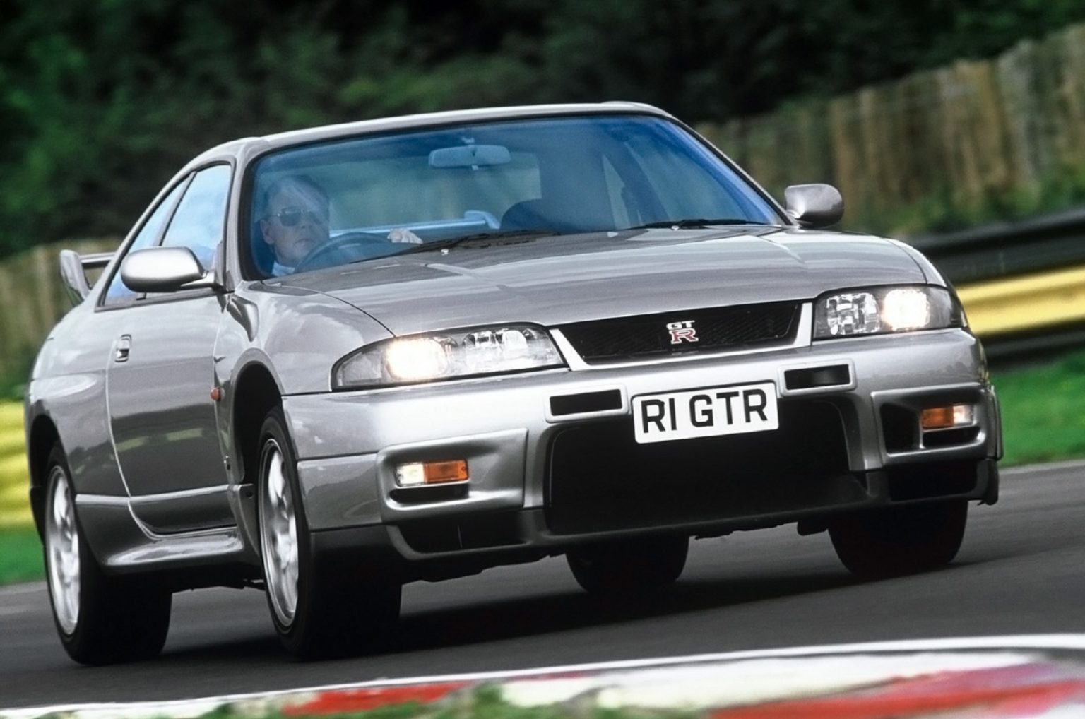 نیسان جی تی آر (Nissan GT-R)