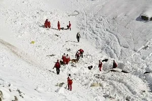 جان باختن ۲ دره نورد در رودبار الموت قزوین