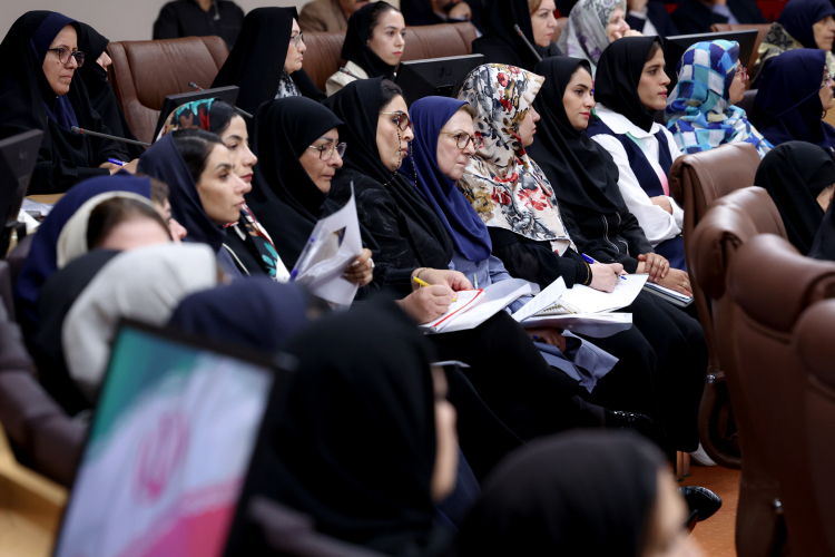 نشست فعالان زن با پزشکیان/ یک سر و گردن بالاتر از جلسات دیگر