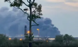 آتش‌سوزی بزرگ در نزدیکی فرودگاه شارل دوگل فرانسه