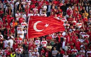زیرگرفتن هواداران فوتبال در ترکیه
