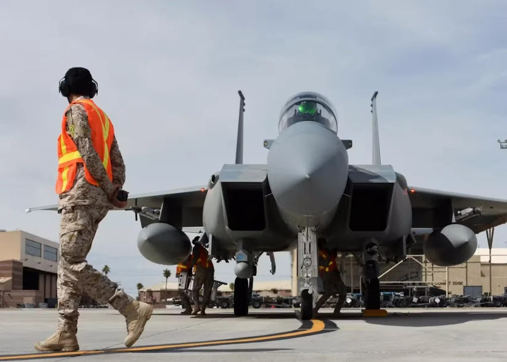 رویکرد متفاوت واشنگتن و ریاض به F-15؛ یکی بازنشسته می‌کند، دیگری میلیاردها دلار خرج ارتقا