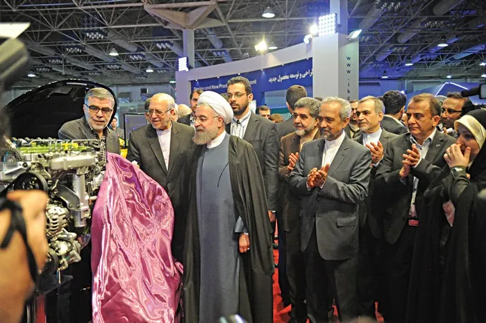 بازدید دکتر روحانی  ریاست جمهوری از غرفه ایران خودرو