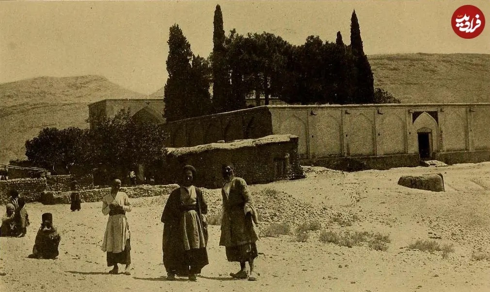 «شیرازی ها» در کنار «آرامگاه سعدی»؛ سال 1285 شمسی