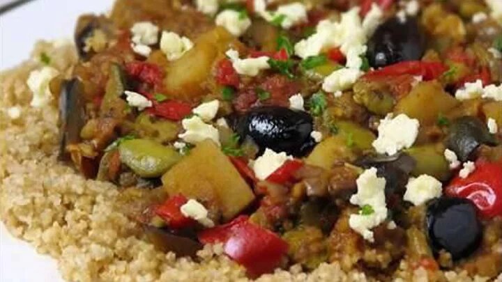 خوراک باقلا و بادمجان یونانی