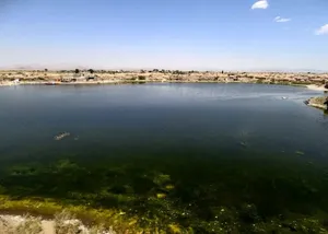گَواب خوسف؛ دریاچه‌ای زمرّدین در حصار تاریخ و سکوت کویر ایران (+عکس)