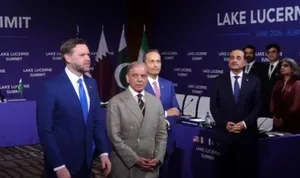 وقتی برای عکس گرفتن با ایرانِ پیروز صف می‌کشند