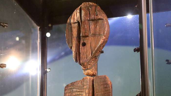مجسمه باستانی Shigir Idol؛ تندیس چوبی که دو برابر اهرام مصر، قدمت دارد